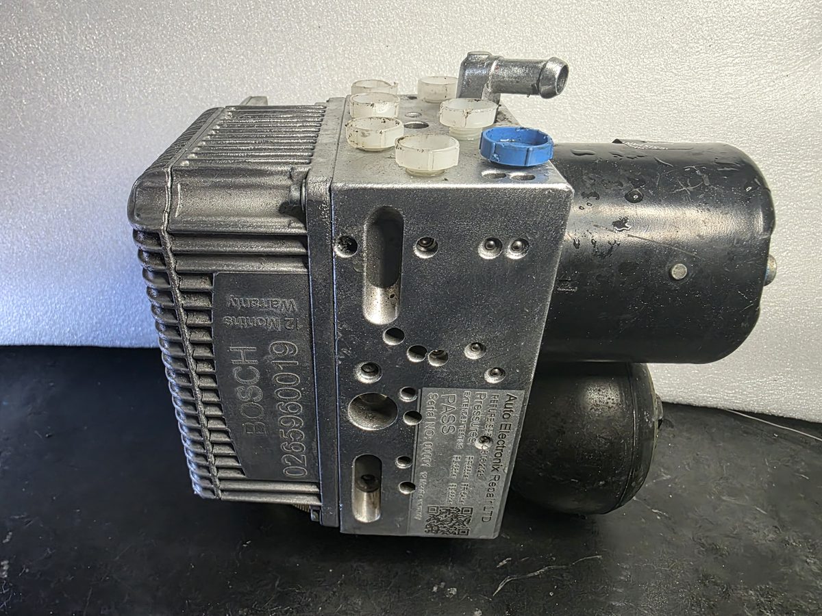 Rebuilt Bosch 0265960019 Mercedes SBC pump with part number and 12-month warranty label